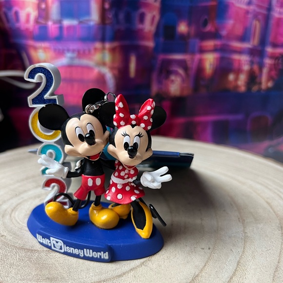 2022 Walt Disney world 2022 ornament mickey & Minnie Mouse -new - Picture 1 of 4